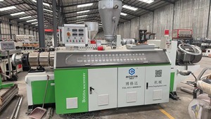 Utilisé d'<span class=keywords><strong>occasion</strong></span> pvc bois plastique wpc pcb polyuréthane mousse panneau extrusion plastique machine de fabrication ligne de production - Product Image 3