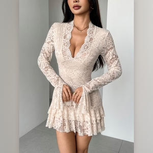 เดรสแฟชั่นผู้หญิงมาใหม่ คอวี แต่งลูกไม้ สองชั้น ระบายพลิ้ว ทรงเข้ารูป - Product Image 1