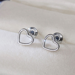Orecchini coreani minimalisti a forma di cuore cavo, regalo romantico di San Valentino per le donne - Product Image 2
