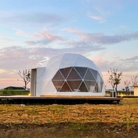 Tentes de plein air Igloo Glamping Dôme géodésique Vacances Imperméable Cadre en bois Mur en verre PVC Dôme Igloo Tente Glamping Tente d'événement