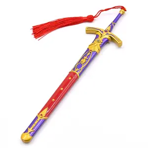 Venta al por mayor Katana espada modelo llavero de Caliburn-Fate Night Saber llavero rojo Metal llavero colgante con borla para el presente