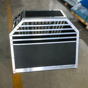 Caseta de Aluminio Espaciosa de Alta Gama para Mascotas con Doble Entrada y Panel Separado para Uso en Interiores y Exteriores - Product Image 6