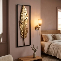 Art mural en métal doré à plumes, style moderne et luxueux - Sculpture murale métallique 3D peinte à la main pour la décoration du salon et du hall d'hôtel