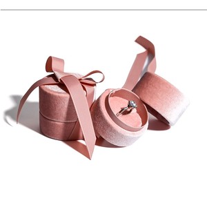 Custom Small Round Velvet Ring Jewelry Box Luxury Wedding Ring Jewelry Packaging Box With Bow