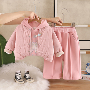 Set Invernale Caldo e Trendy in Tre Pezzi per Bambine: Cappotto con Cappuccio, Pantaloni e Giacca Imbottita in Lana Pettinata con Fiocco - Product Image 3