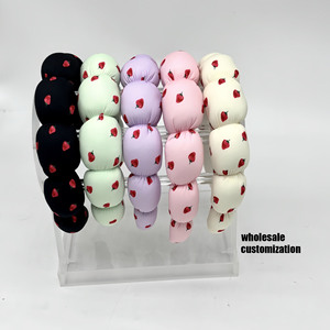 Diadema trenzada de nube de fresa de fruta dulce, accesorio para el cabello con parte superior de calavera alta, stock adelgazante facial para lavado de cabeza directo - Product Image 1