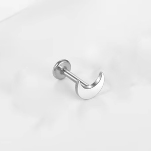 Boucles d'oreilles clous en alliage de titane pour piercing d'oreille et de lèvre, bijoux à usage quotidien, sertissage à griffes - Product Image 3