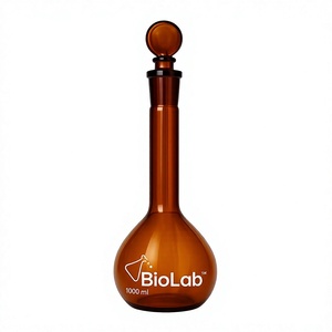 Frasco Volumétrico de Vidrio Borosilicato Ámbar de Cuello Largo BIOLAB - Product Image 1
