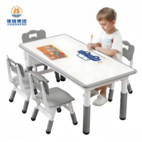 Ensemble table et chaises modernes en plastique pour enfants, avec pieds antidérapants réglables 4 places et revêtement anti-graffiti pour jeunes enfants