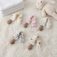 Attache-sucette artisanale en coton mousseline style bohème, motif floral vintage, avec chaîne en bois de hêtre à volants pour bébé