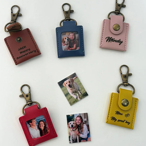 Porte-clés carré en cuir pour photos, clip de suspension pour photos de bébé de 1 pouce, mini album photo, photo d'animal de compagnie - Product Image 1