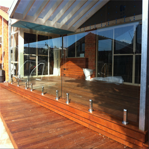 <span class=keywords><strong>Balustrade</strong></span> moderne en verre avec système <span class=keywords><strong>de</strong></span> fixation à vis cachées pour un design esthétique épuré, idéale pour les escaliers intérieurs et les rampes <span class=keywords><strong>de</strong></span> <span class=keywords><strong>mezzanine</strong></span>. - Product Image 6