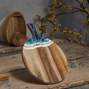 <span class=keywords><strong>Planche</strong></span> <span class=keywords><strong>à</strong></span> <span class=keywords><strong>découper</strong></span> en bois d'acacia et résine époxy avec logo personnalisé <span class=keywords><strong>Planche</strong></span> <span class=keywords><strong>à</strong></span> charcuterie en résine vague d'océan vert pour ustensiles de cuisine - Product Image 5