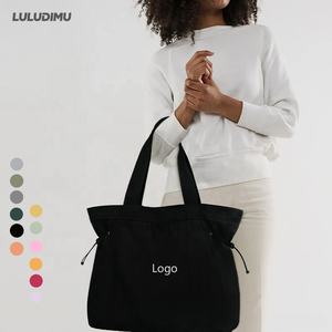 Nueva Bolsa de Almacenamiento Multifuncional Práctica y Resistente al Agua de 18L, Estilo Lulu, para Uso Casual, Yoga y Actividades al Aire Libre - Product Image 1
