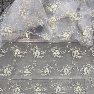 Tissu en dentelle avec broderie florale Vente en gros - Product Image 4