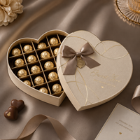 Boîte cadeau en chocolat en forme de cœur avec impression personnalisée en feuille d'or, avec couvercle et base anti-graisse de qualité supérieure, pour des friandises et des truffes romantiques