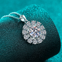 Collier Pendentif Tournesol en Argent Sterling 925 Plaqué Rhodium avec Moissanite, Pétale Central Pavé, Halo Élégant, Chaîne Clavicule GRA
