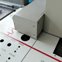 Imprimante UV à plat, machine d'impression directe à encre UV LED pour la fabrication d'étiquettes de panneaux de commande industriels et d'armoires électriques