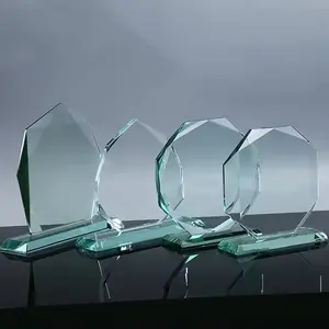 Commercio all'ingrosso di alta qualità classico chiaro bianco personalizzato di varia forma di cristallo premio targa 3d incisione laser trofeo di vetro