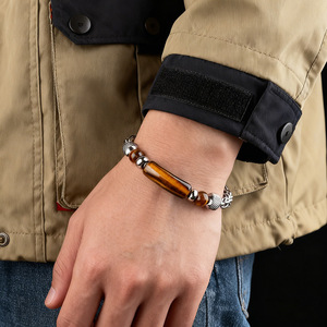 Bracelet jonc tendance pour homme en acier inoxydable avec barre incurvée, orné de pierres précieuses (obsidienne, œil de tigre, pierre cartographique) – Vente en gros 2026 - Product Image 1