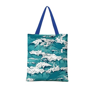 Sac de courses élégant en toile rouge et or à motifs floraux, imprimé sur mesure, sac à bandoulière polyvalent, esthétique, réutilisable, pour les courses quotidiennes - Product Image 6