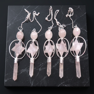 ลูกตุ้มโรสควอตซ์ธรรมชาติรูปดาวพร้อมปลายคริสตัลและสายโซ่ - Product Image 1
