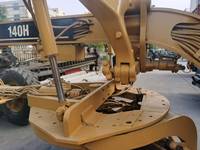 Niveleuse Caterpillar 140G/140H importée du Japon avec ripper, moteur, boîte de vitesses et pompe – Occasion, 2295 heures de service