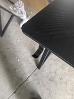 Vente en gros de table d'ordinateur de bureau de jeu en métal MDF RVB durable et écologique avec étagères pour mobilier d'arcade de bureau à domicile