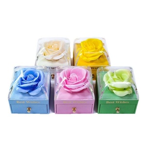 Boîte à bijoux en acrylique carrée, boîte à bijoux rose pour la fête des mères avec sac en papier, boîte à bijoux pour la Saint-Valentin avec fleurs préservées - Product Image 4