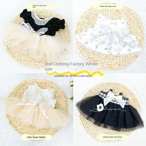 Costume de poupée élégante en peluche de 40cm de qualité supérieure robe de peluche de style peluche vêtements de poupée en plastique en gros - Product Image 2