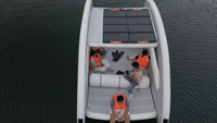Bateau flottant gonflable portable et léger, maison flottante gonflable durable à énergie solaire avec moteur électrique pour jeux aquatiques