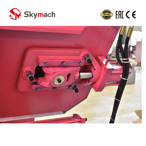 Sierra de cinta horizontal GH4240 con motor manual y engranajes para corte industrial de metal, capacidad 400x400 - Product Image 3
