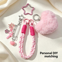 En gros, Porte-clés cœur en peluche moelleux, breloque de sac et pendentif avec anneau étoile et cordon tressé pour sacs à main et sacs à dos pour filles