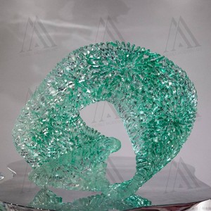 Tượng điêu khắc vòng tròn trừu tượng bằng nhựa resin trong suốt màu ngọc lục bảo, đặt làm riêng cho cửa hàng trang trí nội thất Boutique - Product Image 2