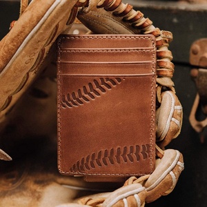 ซองใส่บัตรหนังแท้แบบเปิดด้านบน ดีไซน์วินเทจ บางเฉียบ ใส่บัตรได้หลายใบ พร้อมโลโก้สั่งทำพิเศษ สำหรับธุรกิจ ระดับไฮเอนด์ น้ำหนักเบา - Product Image 5