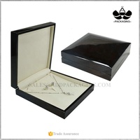 Boîte d'emballage pour bijoux en bois peint noir brillant avec doublure en cuir PU