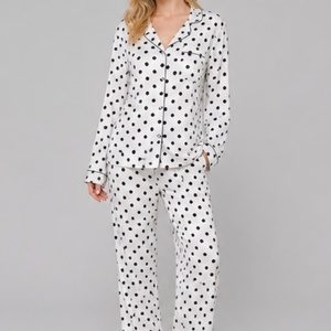 Ensemble de pyjamas en coton pour femmes avec logo personnalisé, pyjama long élégant, vêtements de nuit doux pour femmes, vêtements de maison sexy et tendance, pyjamas pour femmes - Product Image 3