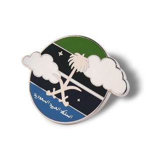 Pin Metálico Redondo Personalizado con Diseño de Paisaje, Impresión UV Plateada, Venta Caliente - Product Image 3