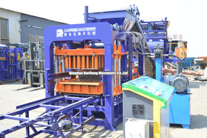 Machine à blocs vibratoires QT6-15, ligne de production de briques creuses en béton, moteur PLC, pompe à béton, pièces de rechange incluses - Product Image 3