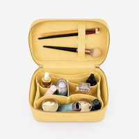 Trousse de Maquillage en PU Grainé Jaune Beurre Personnalisable avec Logo, Fermeture Éclair Dorée et Poignée Supérieure pour Femme, Idéale Voyage, Vente en Gros OEM