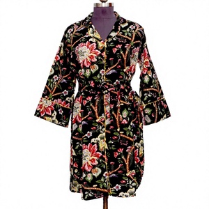 Robe pour femme à imprimé floral, coupe ample, manches trois quarts, longueur midi, en polyester tissé, robe décontractée avec fermeture boutonnée - Product Image 1