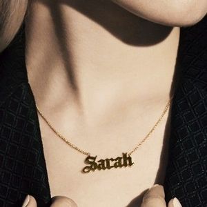 Collana Personalizzata in Acciaio Inossidabile con Nome, Ciondolo Inciso, Girocollo Dorato per Donne, Regalo Personalizzato - Product Image 1