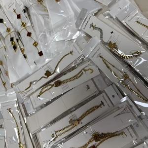 Bracelet Trèfle Designer en Acier Inoxydable Plaqué Or 18 carats et Collier Cœur Cubain de Luxe avec Lettre CC – Vente en Gros - Product Image 6