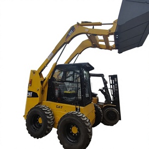 Chargeuse compacte sur pneus Caterpillar Cat 246B d'occasion en bon état avec composants essentiels : moteur, pompe, boîte de vitesses, roulement - Product Image 1