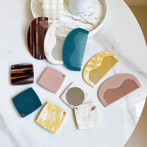 Zonyin Nuovo Design Set <span class=keywords><strong>Specchio</strong></span> e Pettine da Viaggio in Acetato con Logo Inciso, <span class=keywords><strong>Specchio</strong></span> Tascabile Retrò di Alta Gamma per Promozioni - Product Image 1