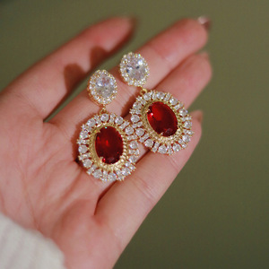 Orecchini a Perno Stile Vintage con Fiori e Pietre per Donne, Eleganti Gioielli per Orecchie alla Moda - Product Image 2