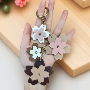 Mignon <span class=keywords><strong>porte</strong></span>-clés en <span class=keywords><strong>cuir</strong></span> PU avec fleurs <span class=keywords><strong>porte</strong></span>-clés sac pendentif à breloques cadeau d'anniversaire de la Saint-Valentin pour maman et <span class=keywords><strong>papa</strong></span> - Product Image 1