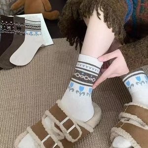 Calcetines de tripulación de longitud media con patrón Fair Isle, transpirables, que absorben el sudor, para mujeres, jóvenes, ropa informal, gris, marrón oscuro, marrón claro - Product Image 1