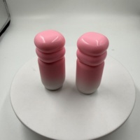 Tube de brillant à lèvres en forme de gourde rose, avec dégradé de couleurs irrégulier, impression sérigraphique personnalisée, et applicateur pinceau – Contenant cosmétique