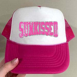 Patch brodé thermocollant décoratif Saint-Valentin avec sequins Sunkissed pour sweat-shirt, vêtements et chapeaux - Product Image 4